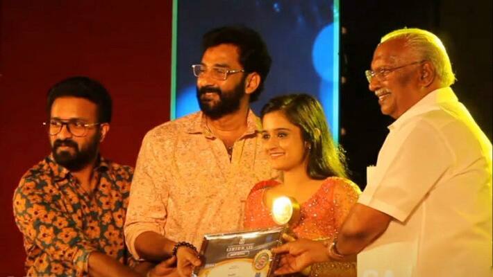Santhwanam serial and sivanjali get aima awards best serial and best pair awards Santhwanam serial and sivanjali get aima awards best serial and best pair awards