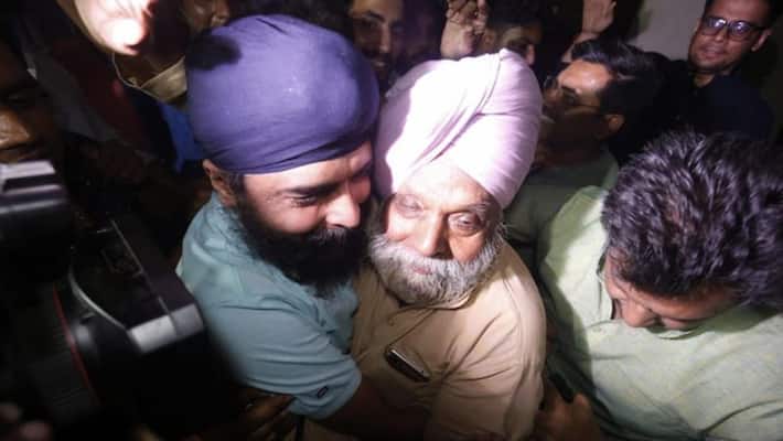 Arvind Kejriwal is scared wanted Tajinder Bagga to join AAP claims BJP leader s father gcw Arvind Kejriwal is scared wanted Tajinder Bagga to join AAP claims BJP leader s father gcw