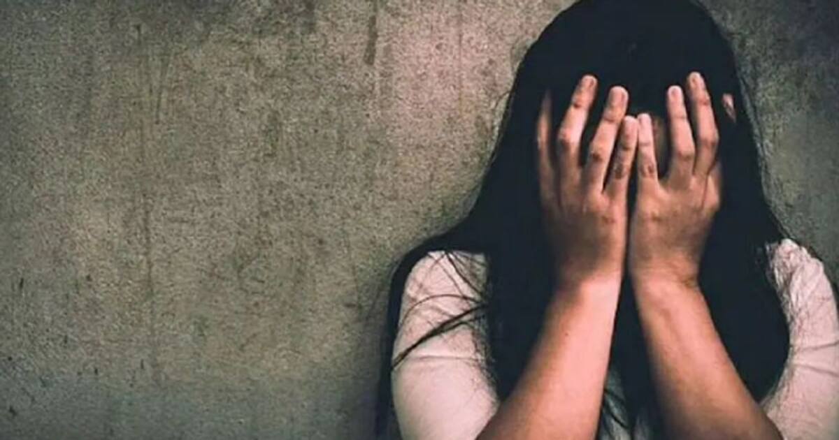 கத்துன சுட்டு கொன்றுவேன்... துப்பாக்கி காட்டி மிரட்டி பாடகியை கதற கதற கூட்டு பலாத்காரம் செய்த கும்பல்