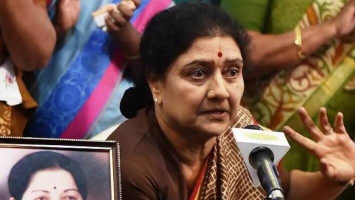 VK Sasikala, who had the courage to call on the phone, said, "No amma I am Chinnamma." VK Sasikala, who had the courage to call on the phone, said, "No amma I am Chinnamma."