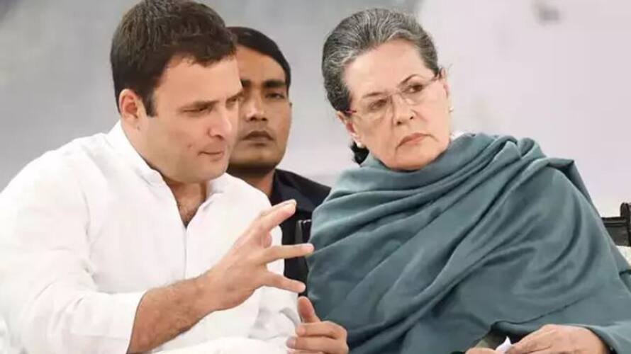 sonia gandhi Visiting rahul gandhi after disqualification order apn sonia gandhi Visiting rahul gandhi after disqualification order apn