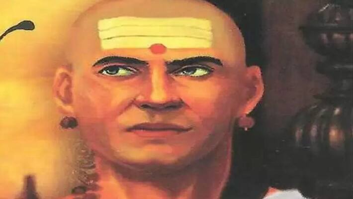 Such type of people are more dangerous than snakes says Chanakya Niti BDD Such type of people are more dangerous than snakes says Chanakya Niti BDD