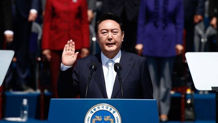 Yoon Suk Yeol sworn in as South Koreas new president says door for dialogue open with North Korea gcw Yoon Suk Yeol sworn in as South Koreas new president says door for dialogue open with North Korea gcw