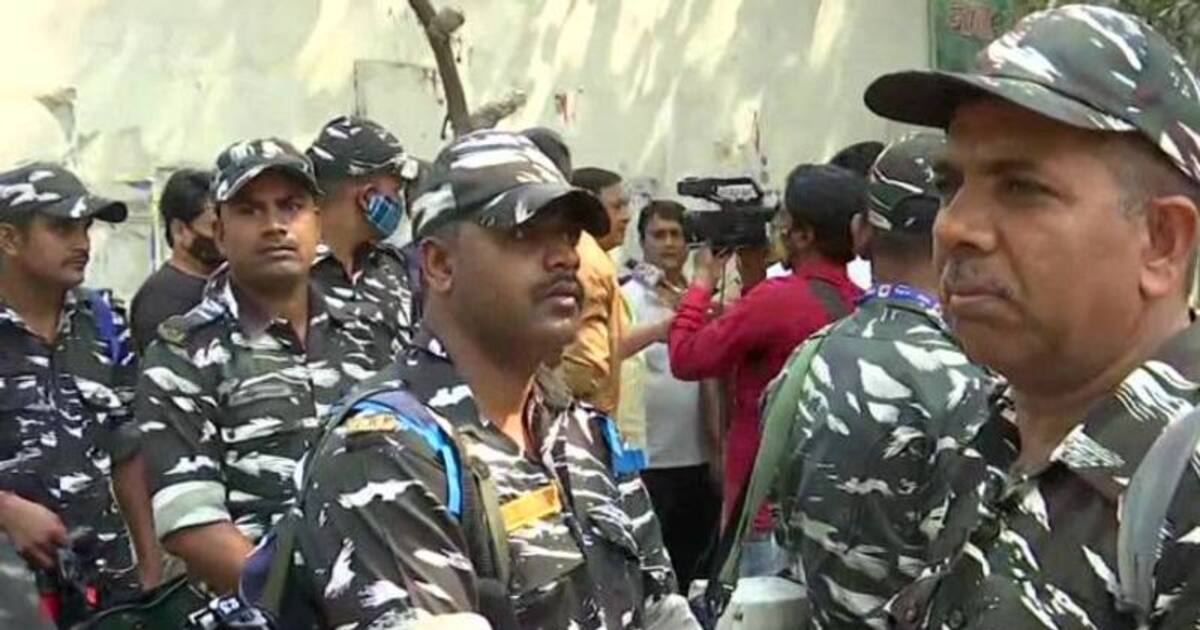 எம்.எல்.ஏ. தடுத்து நிறுத்தம்.. பலத்த பாதுகாப்பு... டெல்லி ஆக்கிரமிப்புகளை அகற்றும் பணிகள் தீவிரம்...!