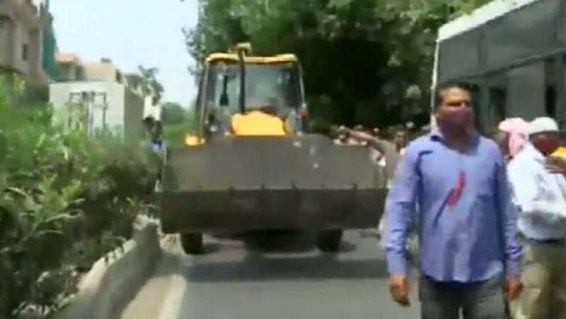 After Shaheen Bagh, bulldozers in Delhi's New Friends Colony, Mangolpuri; AAP MLA held