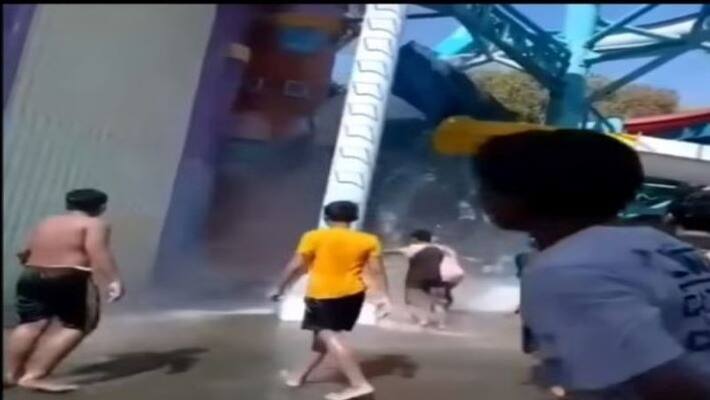 slide break in water park shoking video of indonesia apa slide break in water park shoking video of indonesia apa