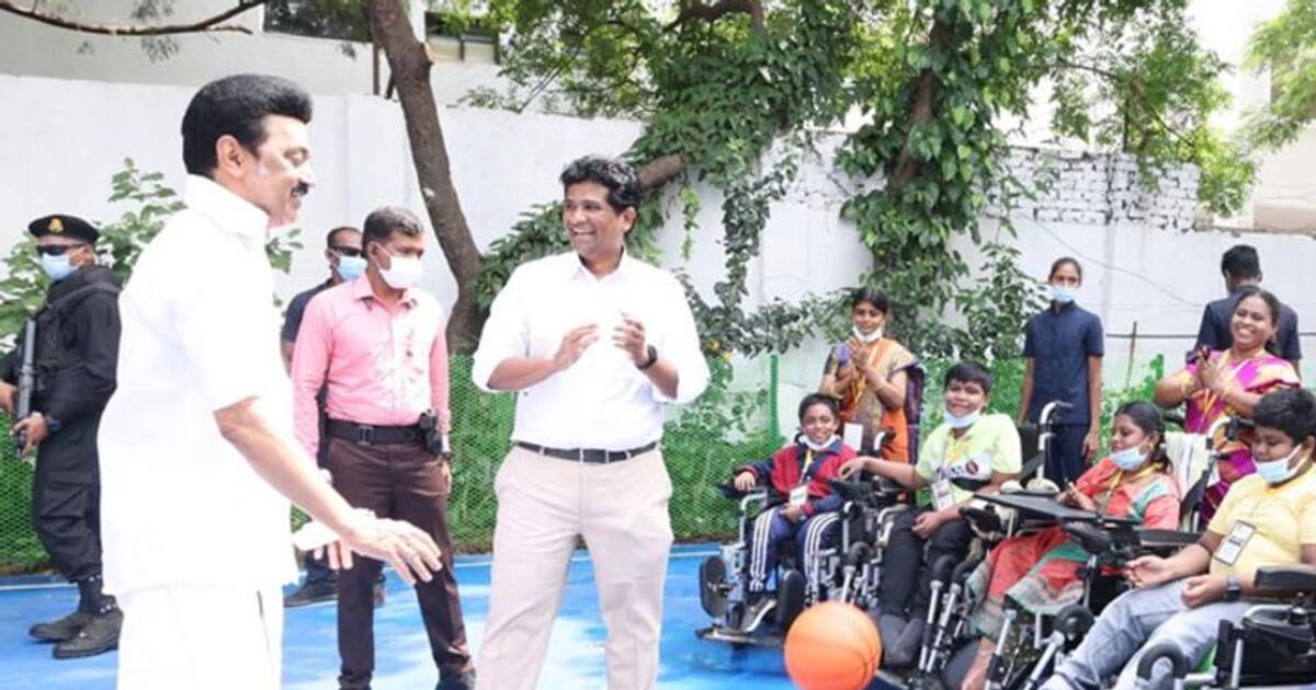 மனதில் பாரம்.. சர்க்கர நாற்காலியில் வந்த குழந்தைகளுடன் கைப்பந்து விளையாடிய ஸ்டாலின்.. CMக்கு இப்படி ஒரு மனசா 