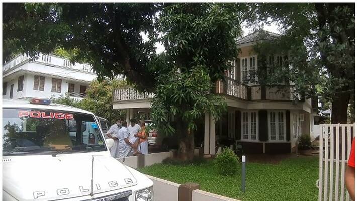 Big theft from house near Kalady while family is sleeping Big theft from house near Kalady while family is sleeping