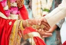 Uttar Pradesh News Relationship broken wedding procession returned empty handed to Sambhal Jaimal Stage groom lifted bride in his lap angry bride XSMN