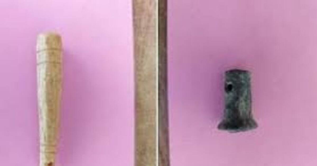 அகழாய்வில் கிடைத்த தொல் பொருட்கள்.. யானை தந்தத்தால் ஆன அணிகலன்.. சுடுமண் தொங்கட்டான்.. 