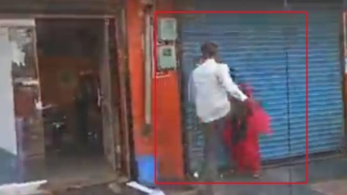 Lawyer Kicked, Slapped On Road In Karnataka. No One Comes To Help Her Lawyer Kicked, Slapped On Road In Karnataka. No One Comes To Help Her