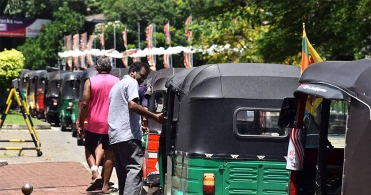 Sri Lanka Crisis, Fuel Shortage: கலங்கி நிற்கும் இலங்கை: இந்தியாவிடம் மேலும்  பெட்ரோல், டீசல் உதவி கேட்கிறது