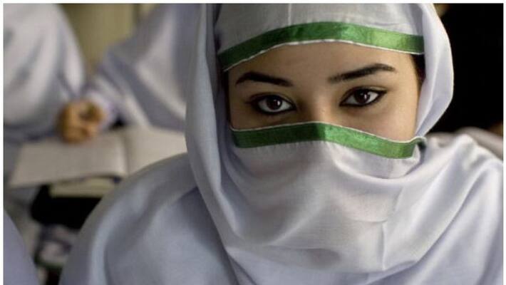 Delhi High Court ruled that a Muslim girl on attaining puberty can marry without of her parents consent akb Delhi High Court ruled that a Muslim girl on attaining puberty can marry without of her parents consent akb