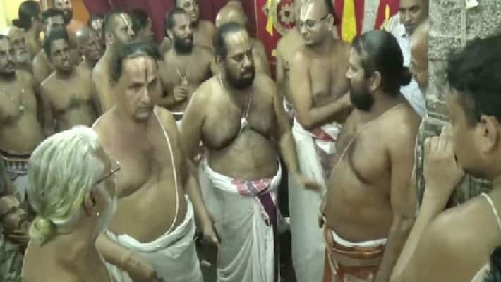high court ordered that the Northerners be allowed to recite the Vedas high court ordered that the Northerners be allowed to recite the Vedas
