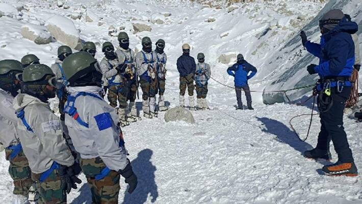 Avalanche hits Jammu and Kashmir's Gurez; warning issued for 12 districts AJR Avalanche hits Jammu and Kashmir's Gurez; warning issued for 12 districts AJR