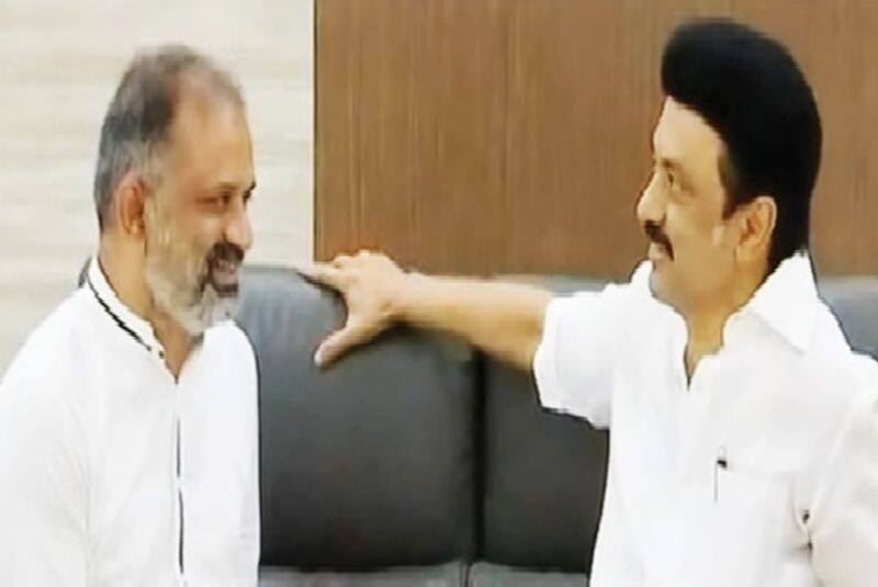 Rajiv 's killer Perarivalan was hug by Chief Minister Stalin.? Shiv Sena criticism!