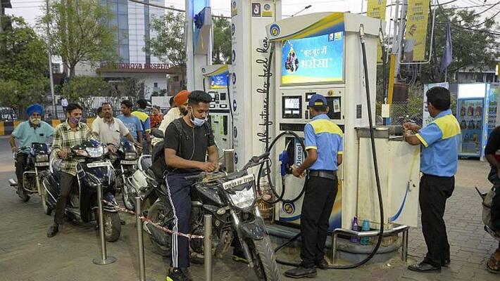 These are the strong reasons for the chances of the petrol and diesel prices going down to Rs 15 per litre These are the strong reasons for the chances of the petrol and diesel prices going down to Rs 15 per litre