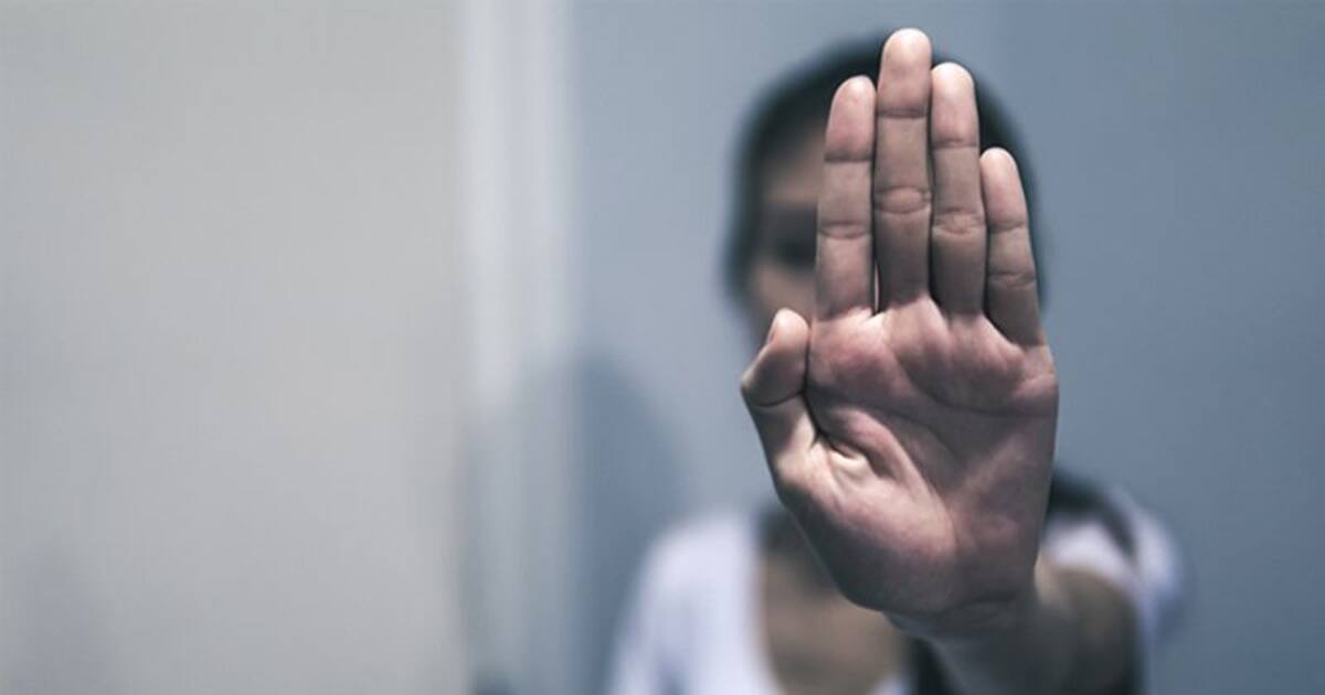 சார் நான் உங்க ஸ்டுடென்ட்ஸ் சார்..என்ன விட்டுடுங்க.. கதறியும் விடாமல் பாலியல் தொல்லை..டீச்சருக்கு சரியான ஆப்பு