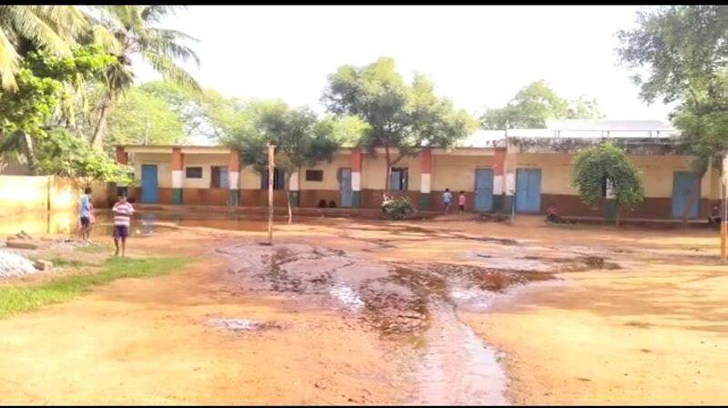 Outrage of the Villagers For Sewage Water Come to School Ground in Vijayanagara grg
