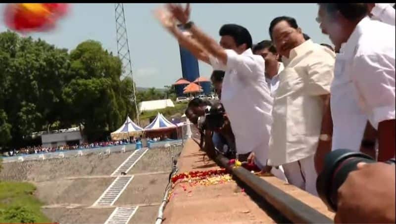 this is the first time opening the mettur dam water at may month after independence says duraimurugan