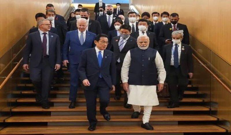 The pride of Tamil Nadu went to Japan! Modi presents Pathamada mat to former Japanese PM