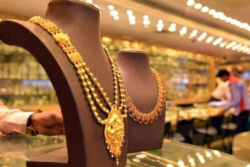 Today Gold Rate : Gold rate in India falls by Rs 200 22k