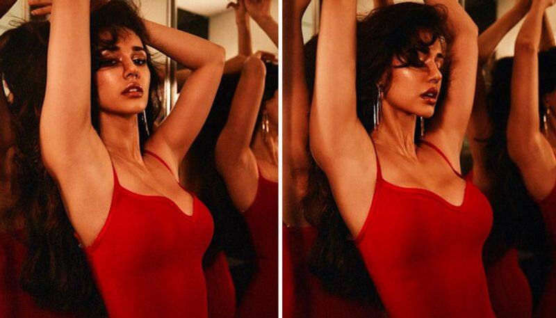 Sultry Alert! Disha Patani sets internet abuzz as she poses in