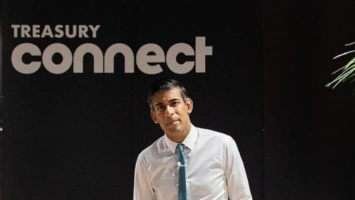 UK Prime Minister Rishi Sunak has been fined for not wearing a seat belt in a moving car UK Prime Minister Rishi Sunak has been fined for not wearing a seat belt in a moving car