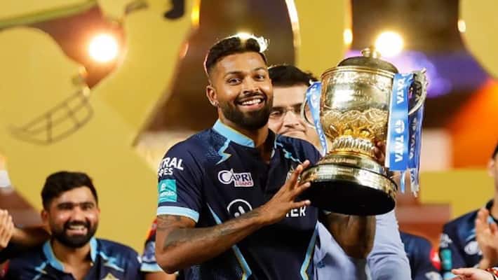 Gujarat Titans Franchaise give a special gift a gold pendant to their captain Hardik Pandya spb Gujarat Titans Franchaise give a special gift a gold pendant to their captain Hardik Pandya spb