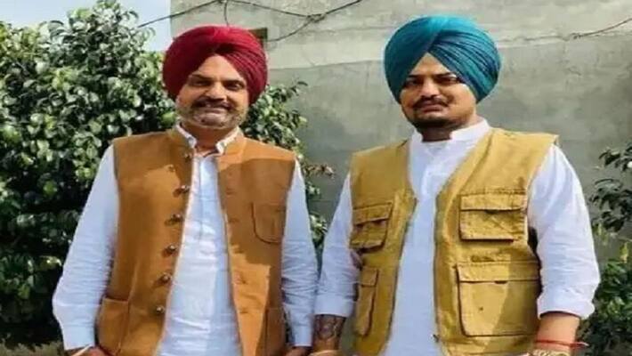 Punjab Singer Sidhu Moosewala father admitted to mohali hospital after suffering from heart ailment ckm Punjab Singer Sidhu Moosewala father admitted to mohali hospital after suffering from heart ailment ckm