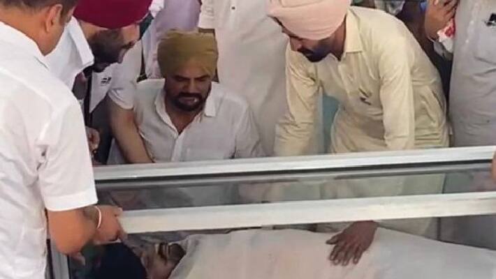 Sidhu Moose Wala father receives threatening message Sidhu Moose Wala father receives threatening message