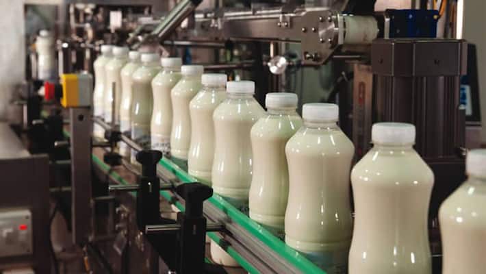 Private milk Price increased by Rs, 4 per liter from today Private milk Price increased by Rs, 4 per liter from today