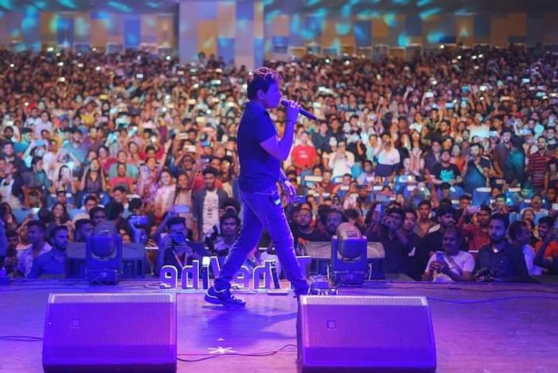 Know who is Singer K K, his journey, Bollywood singer family, children, Education, best songs, all about Kay Kay, DVG