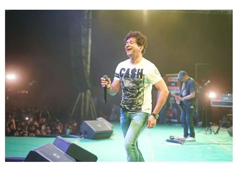 Know who is Singer K K, his journey, Bollywood singer family, children, Education, best songs, all about Kay Kay, DVG