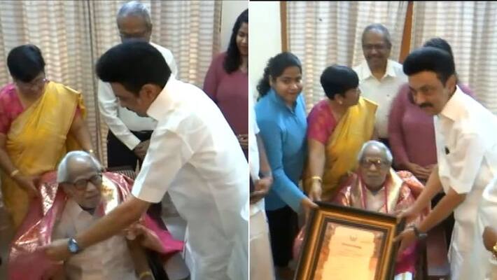 Chief Minister MK Stalin has presented the Kalaignar karunanidhi kalai vithagar Award to legendary film narrator aaroor Dass Chief Minister MK Stalin has presented the Kalaignar karunanidhi kalai vithagar Award to legendary film narrator aaroor Dass