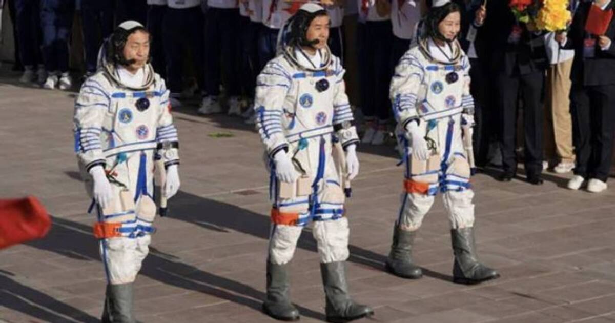 புதிய விண்வெளி நிலையம்... மூன்று வீரர்களை வெற்றிகரமாக விண்ணுக்கு அனுப்பிய சீனா...!