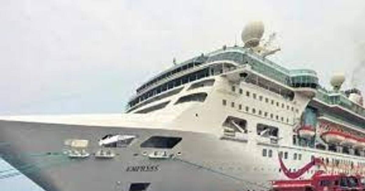 அனுமதி இல்லாததால் ஆழ்கடலில் நிற்கும் சொகுசு கப்பல்.. திருப்பி அனுப்பியது புதுச்சேரி அரசு.. 