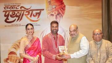 Akshay Kumar Amit Shah photo at Samrat prithviraj screening at a movie theater in Delhi shared as bjp office mnj Akshay Kumar Amit Shah photo at Samrat prithviraj screening at a movie theater in Delhi shared as bjp office mnj