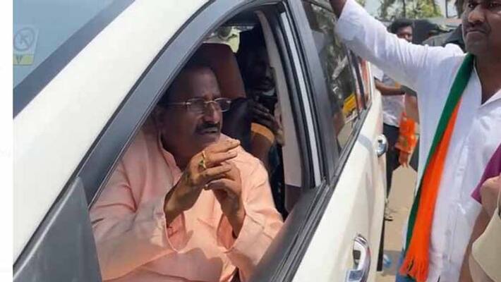 Police obstructs BJP Andhra Pradesh Chief Somu Veerraju At Jonnada 