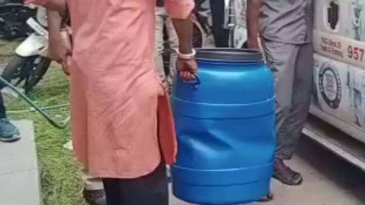Hyderabad man kills wife, hides body parts in water drum.. husband absconding Hyderabad man kills wife, hides body parts in water drum.. husband absconding