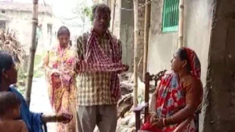 Bihar couple begging for money to get son body