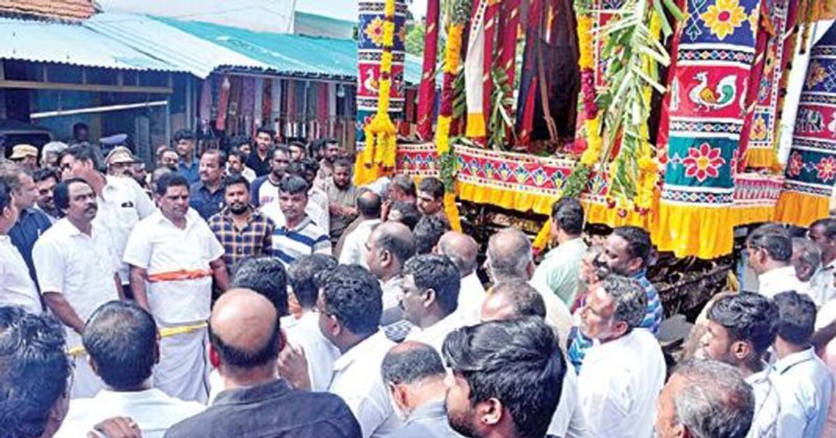 திமுக -பாஜக தள்ளுமுள்ளு!!அமைச்சர் மனோ தங்கராஜ் வடம் பிடித்து இழுக்க எதிர்ப்பு..பாஜக எம்.எல்.ஏ கைது