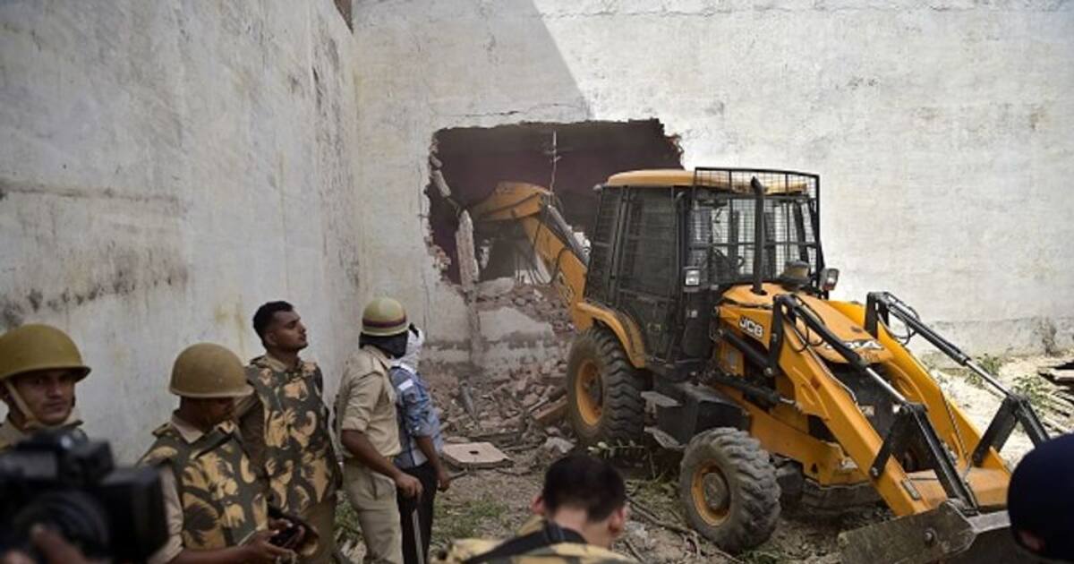 நுபுர் ஷர்மா சர்ச்சை... ஜாவெத்-க்கு பதில் பர்வீன் பாத்திமா வீடு இடிக்கப்பட்டதால் பரபரப்பு..!