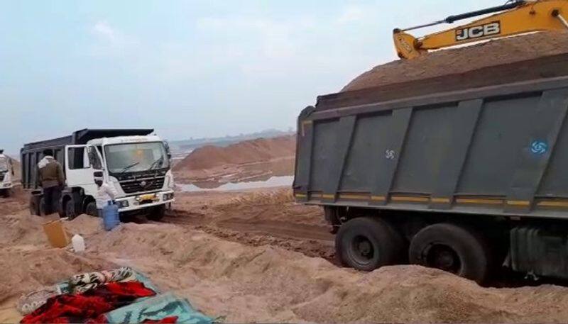 Anbumani insisted that the Tamil Nadu government should take action to curb sand robbery