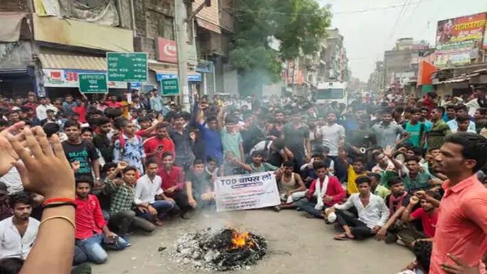 tamilnadu youths protest on agnipath scheme, Stone-pelting, train set on fire at Bihar stations tamilnadu youths protest on agnipath scheme, Stone-pelting, train set on fire at Bihar stations