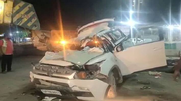 Telugu software couple and his daughter killed road accident in Karnataka Telugu software couple and his daughter killed road accident in Karnataka