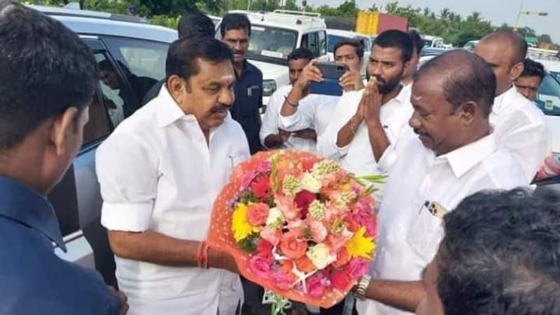Theni district executives have expressed support for AIADMK single leader Edappadi Palanisamy