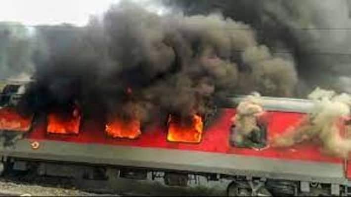 Agnipath protest One person was killed and three others were injured in a police firing in Telangana bsm Agnipath protest One person was killed and three others were injured in a police firing in Telangana bsm