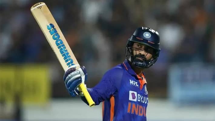 Veteran Cricketer Dinesh Karthik like to take lunch with Roger Federer kvn Veteran Cricketer Dinesh Karthik like to take lunch with Roger Federer kvn