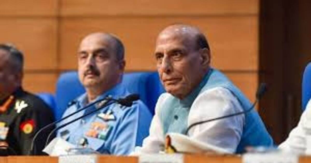 Agnipath Protest: அக்னிபத் திட்டம்.. மீண்டும் முப்படை தளபதிகளுடன் ஆலோசனையில் பாதுகாப்புத்துறை அமைச்சர்..